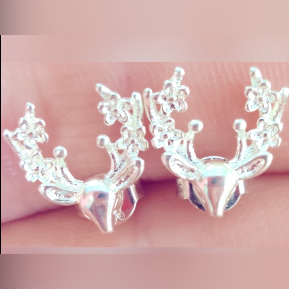 NWOT .925 Sterling Silver Reindeer Earrings deer, flowery antlers, pierced  1/4”